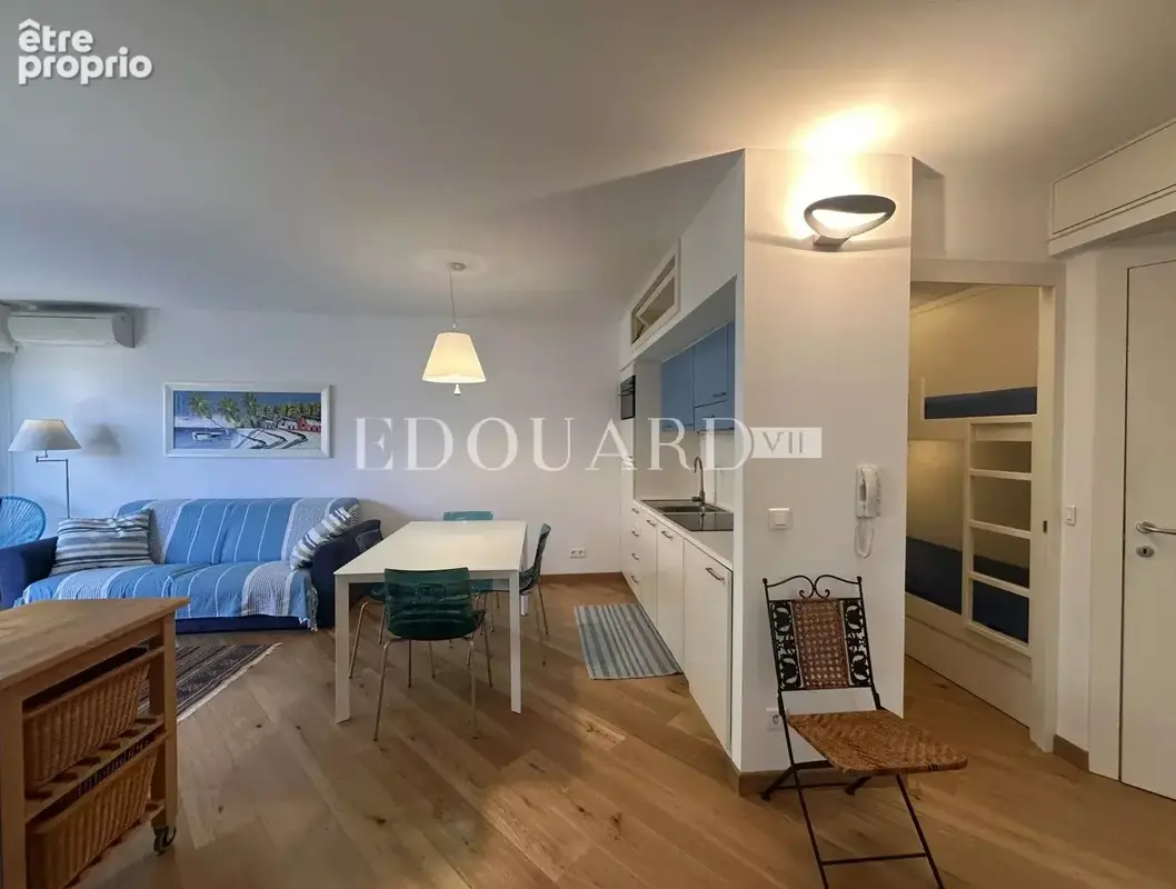 En exclusivité trois pièces en excellent état avec grande terrasse, vue mer et parking, face aux Sablettes - photo 10