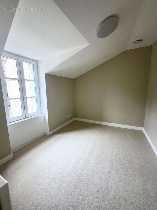 Maison à MAGNAC-LAVAL