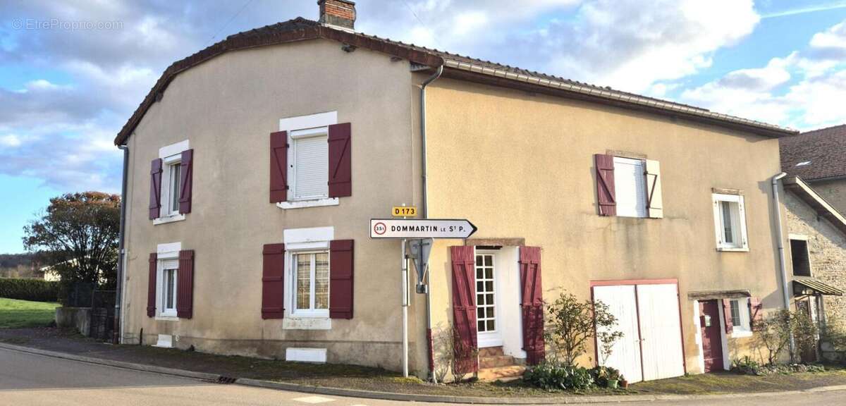 Belle Maison de Village et de Caractère de 1815 de 155 m² Rénover et Entretenue avec Goût avec sa Cour avant et Terrasse de 115  - photo 18