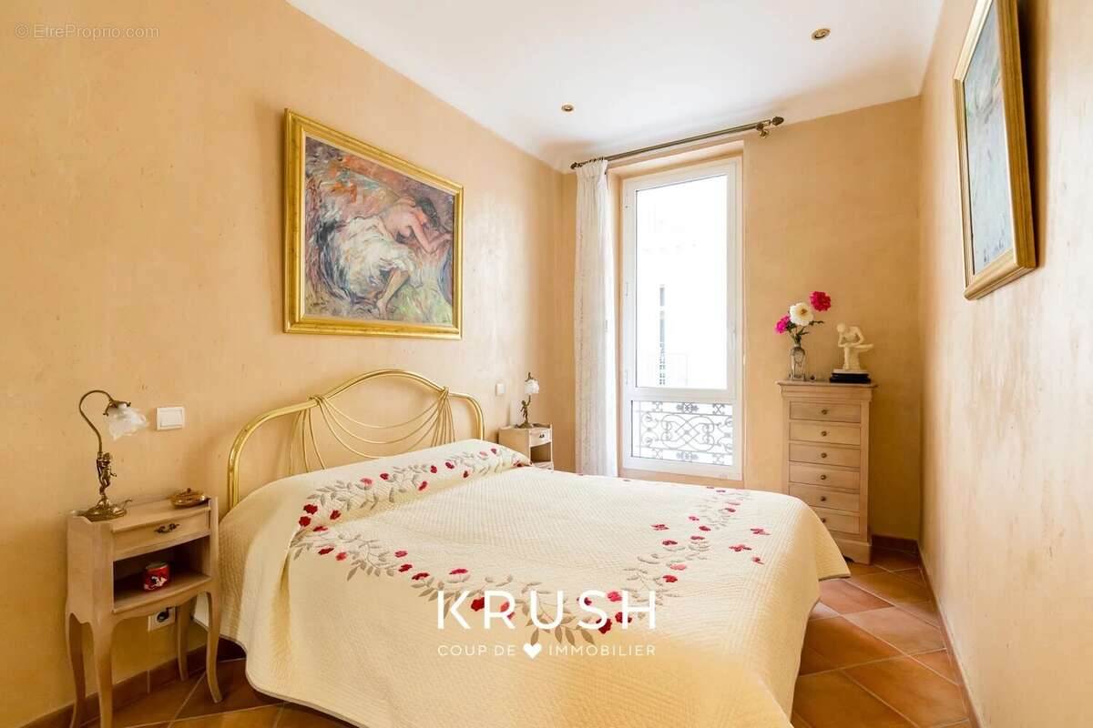 Appartement à MARSEILLE-1E