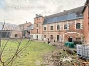 Découvrez cette bâtisse de caractère qui ne laisse pas indifférent - Appartement à MARLE