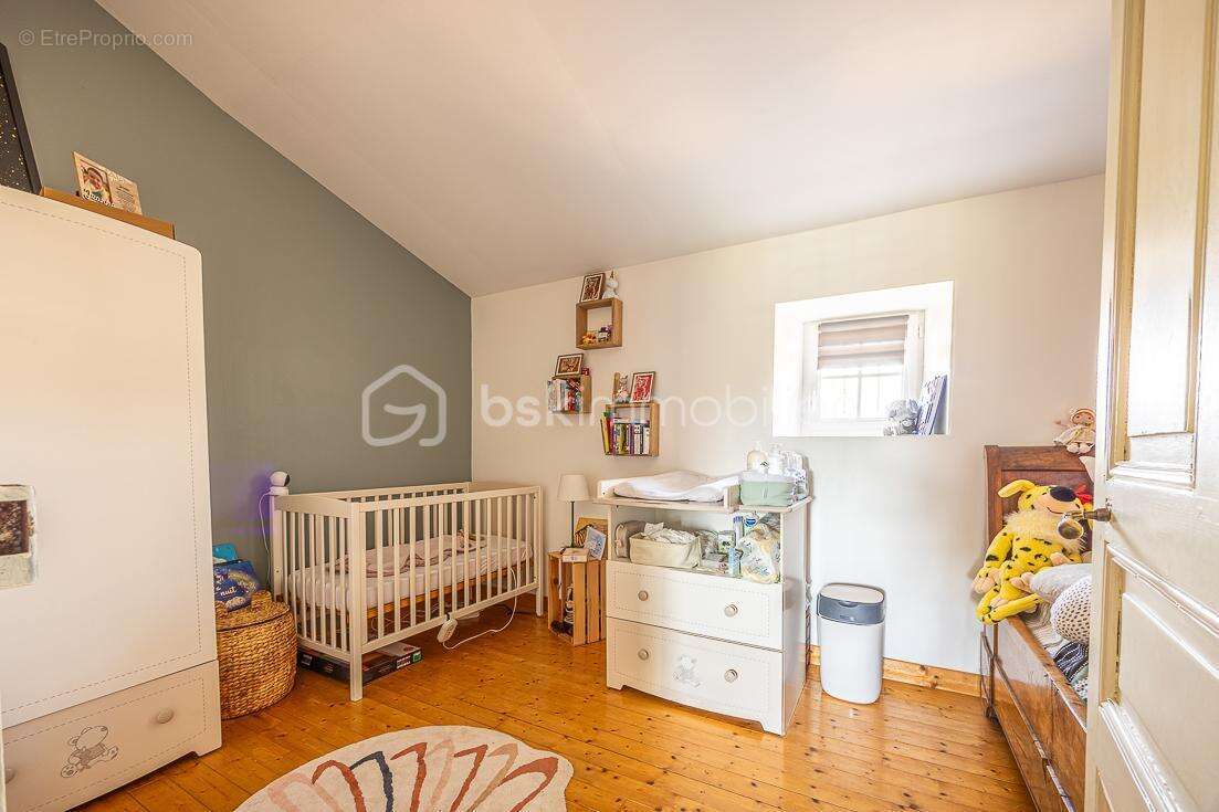 ***** Maison de caractère prête à vivre, rénovée énergétiquement, 2 chambres, joli jardin ***** - photo 11