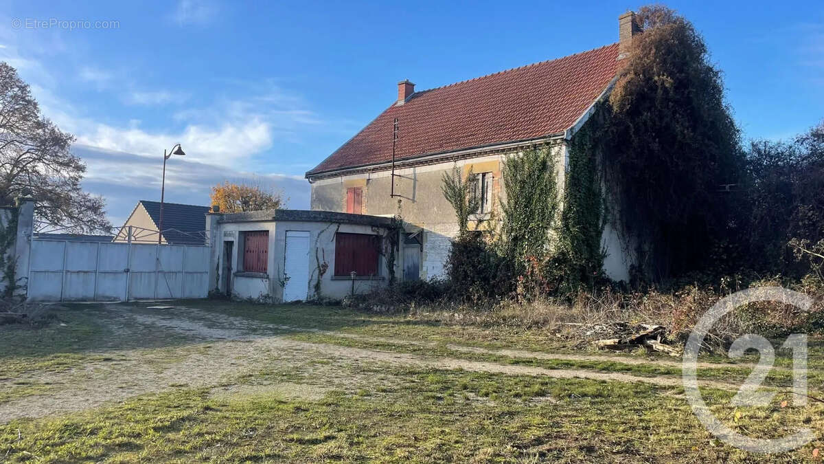 Maison à LES GRANDES-LOGES