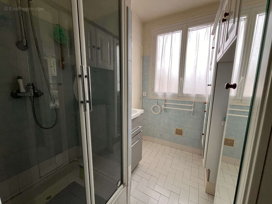 Appartement à LES CLAYES-SOUS-BOIS