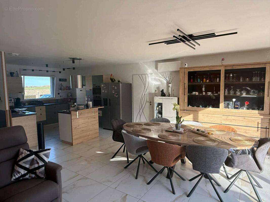 Maison à OYE-PLAGE