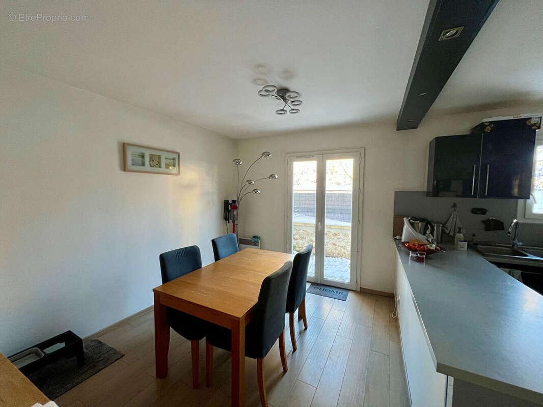 Maison à LE PERRAY-EN-YVELINES