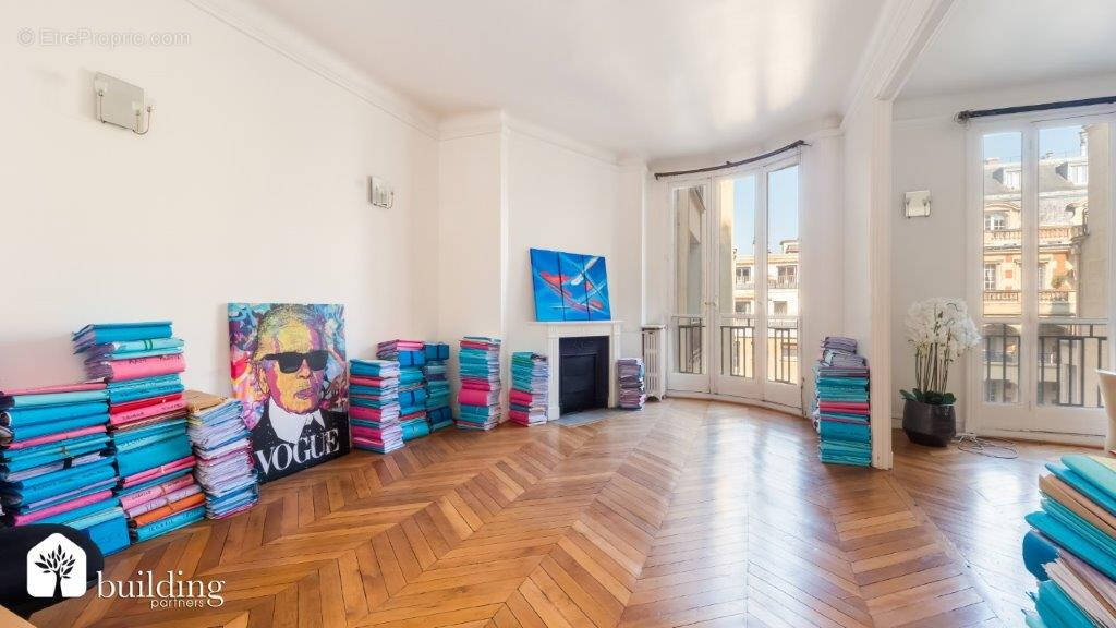 Appartement à PARIS-16E