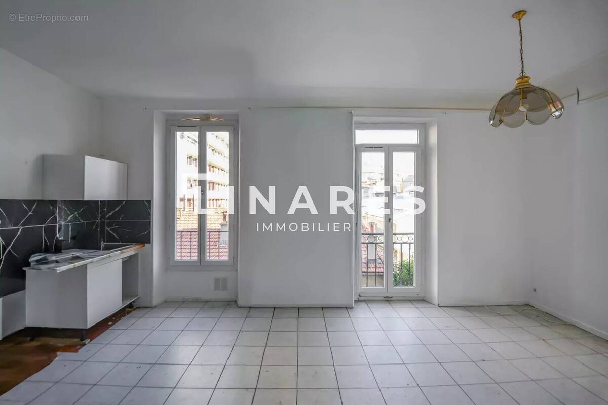 Appartement à MARSEILLE-1E