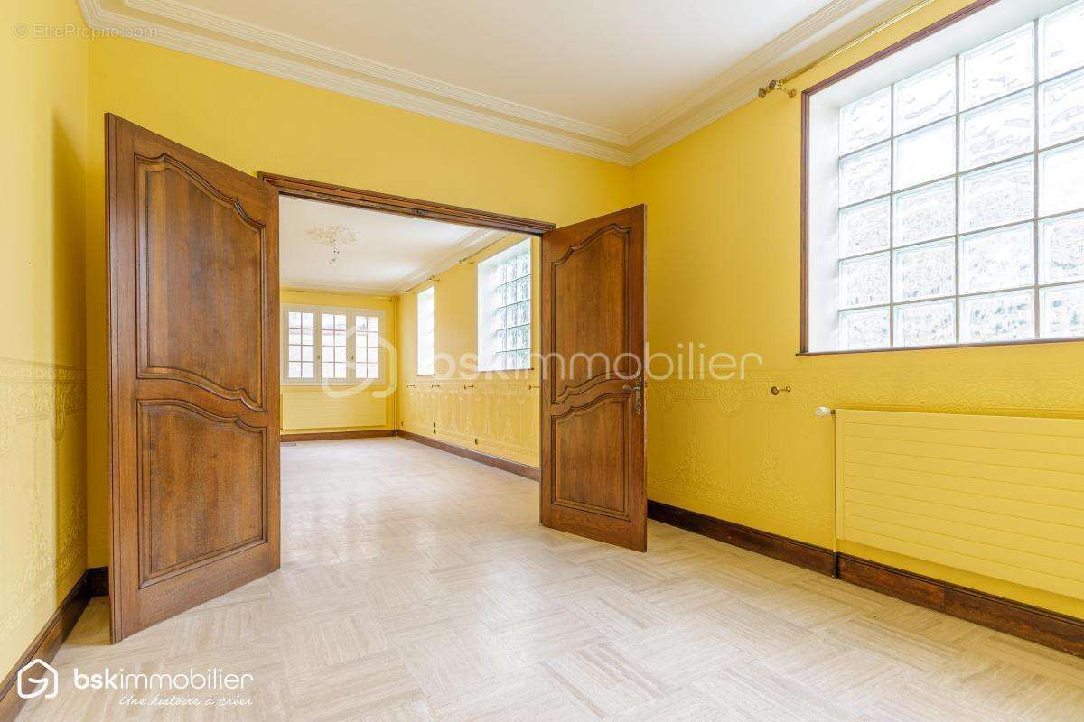 Maison de caractère 326 m² – Hyper-centre Châteauroux – Gros potentiel - photo 2