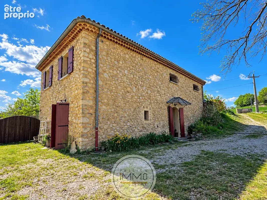 À VENDRE   Ancienne bergerie rénovée avec 3 logements, piscine et vaste atelier à Salignac - photo 3