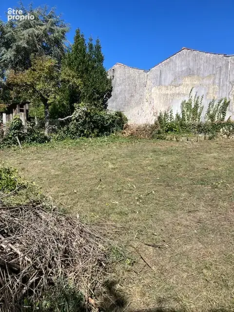 Saintes rive gauche,  terrain constructible 667 m2 - photo 2