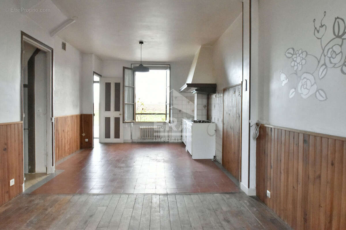 Maison à MAREIL-LE-GUYON