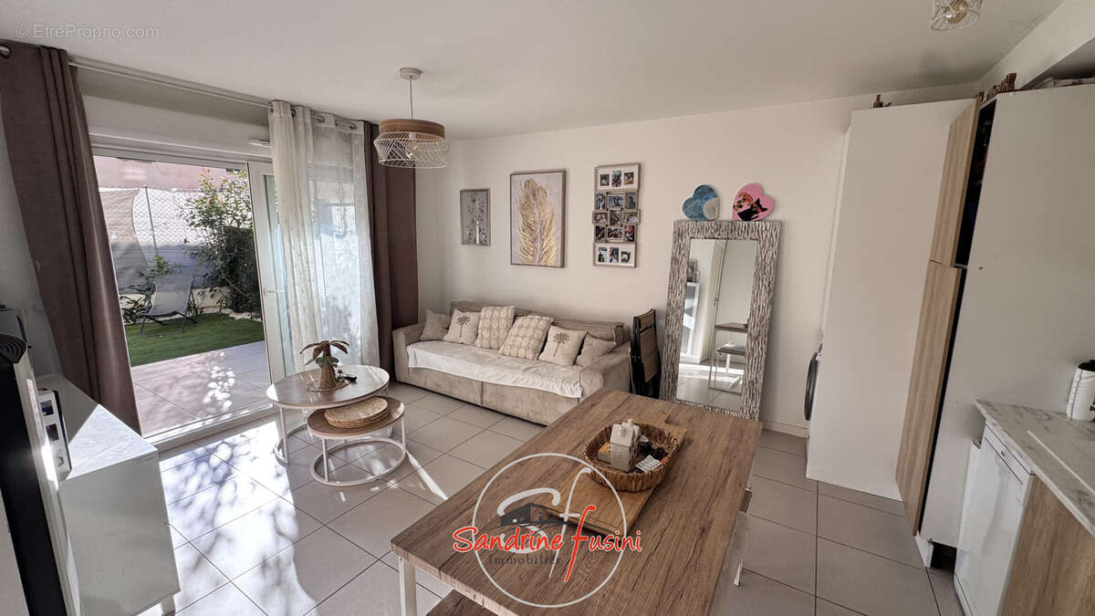 Appartement à CARROS
