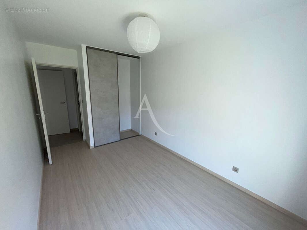 Appartement à PERONNAS