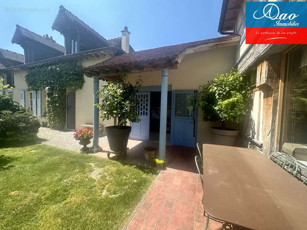 Maison à LA CHAPELLE-SAINT-LUC