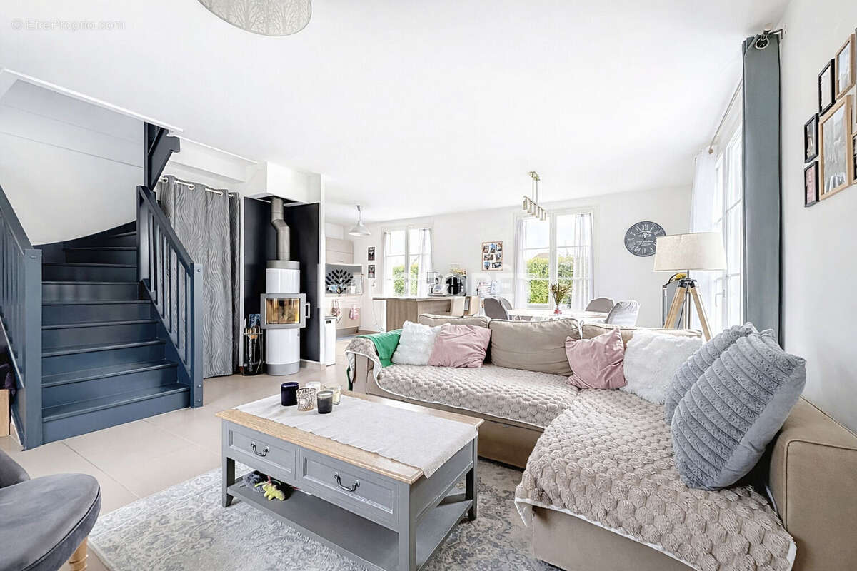 Maison à MAGNY-LE-HONGRE