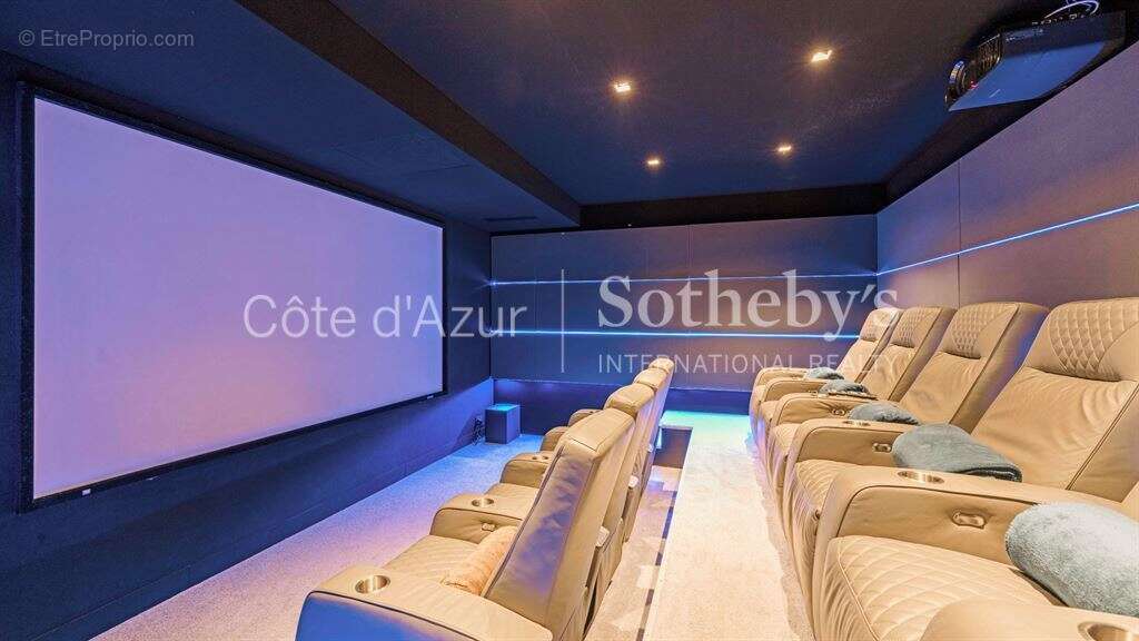Villa contemporaine de luxe avec vue mer, 7 chambres, piscine et spa à vendre à Ramatuelle - photo 13