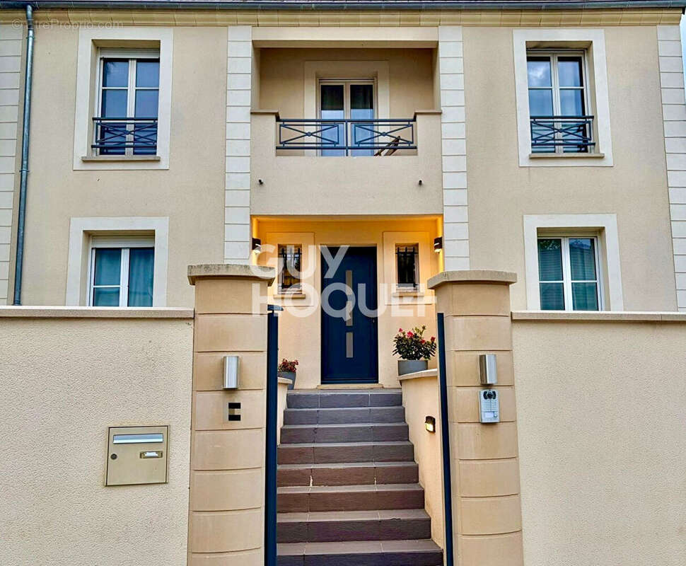 Maison à MENNECY