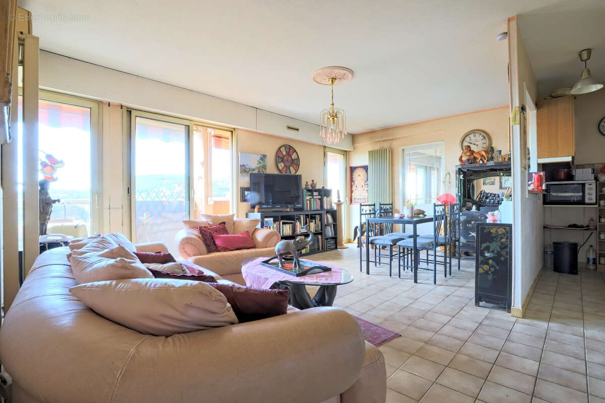 Appartement à HYERES