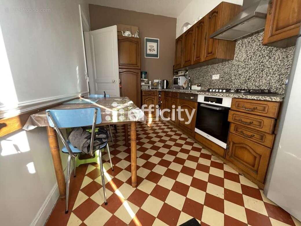 Maison à SAINT-PIERRE-LES-NEMOURS