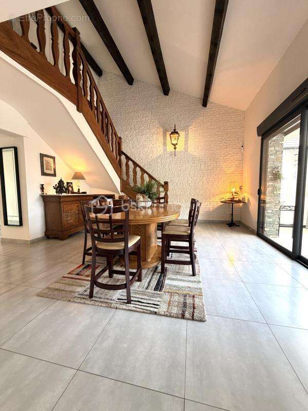 Maison à SAINT-LAURENT-D'AIGOUZE