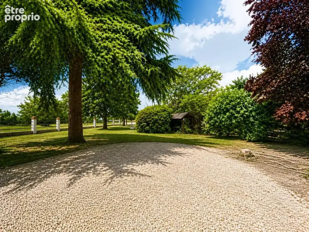 Maison de 9 pièces de 303m² à Guilly - photo 27