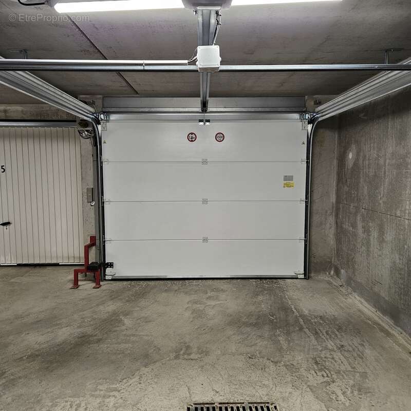 Parking à LYON-5E