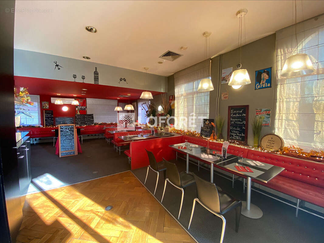 Commerce à VILLAGE-NEUF