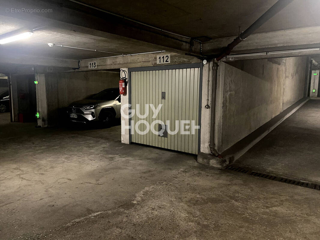 Parking à PARIS-15E