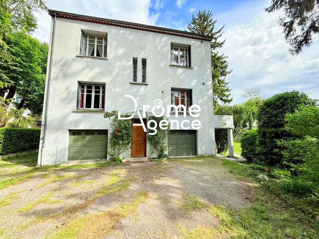 Maison 159 m² à Bourg-Les-Valence  - photo 2