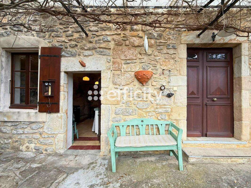Maison 73 m² à Vesseaux  - photo 4
