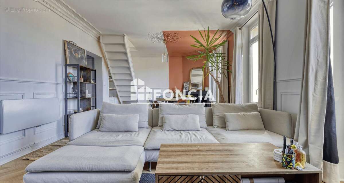Charme de l'ancien et elegance intemporelle pour ce magnifique duplex - photo 2