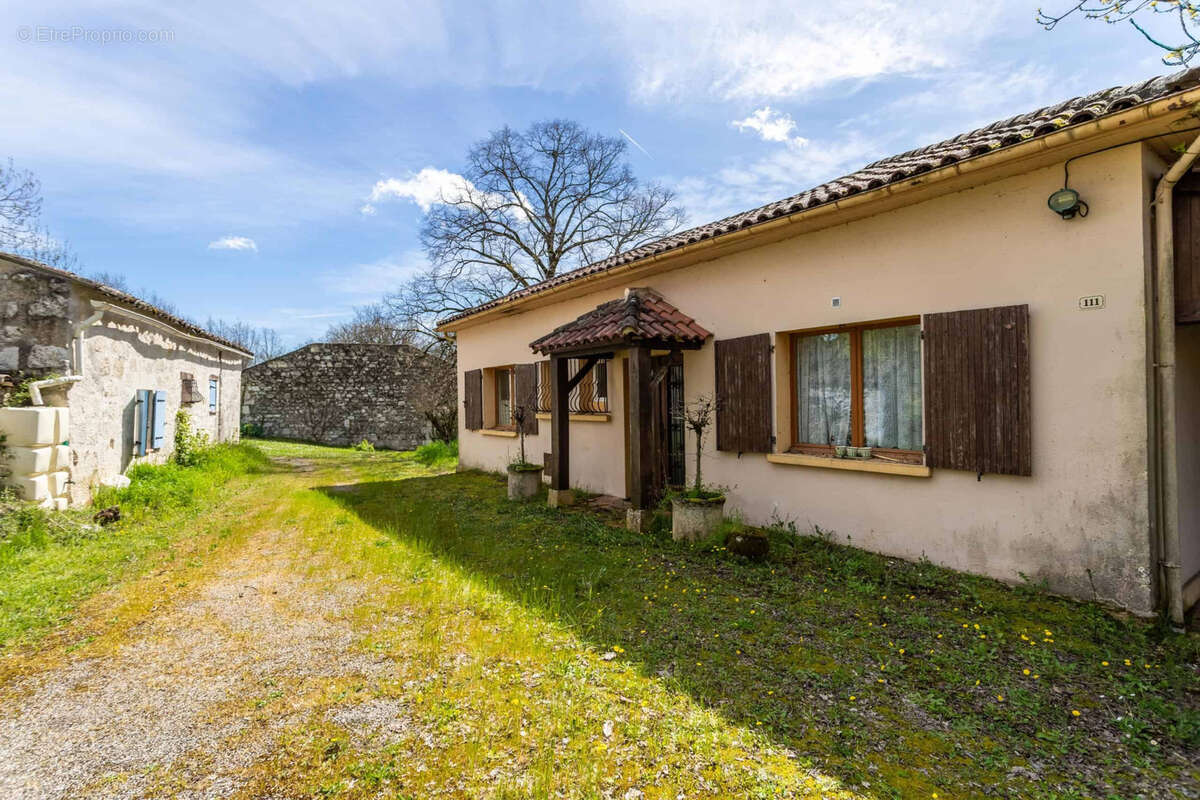 Country house with annexe, pool and land - photo 6