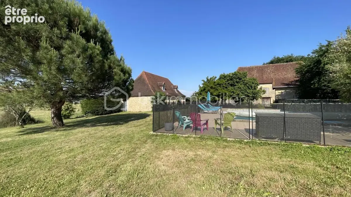 Sur 11457 m2 de terrain, ensemble de bâtiments en pierre composé d’une maison d’habitation, d’un gîte, d’un pool house, de deux  - photo 8