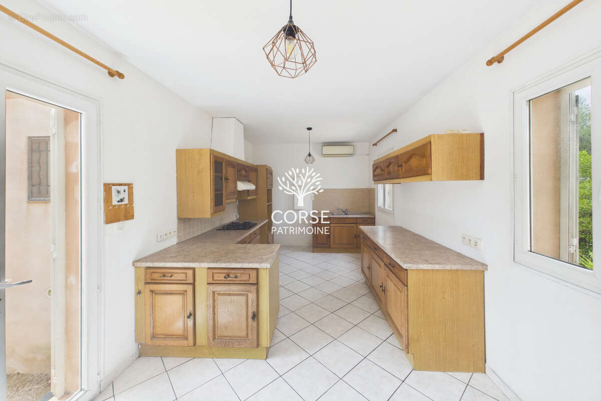 Maison avec appartement indépendant sur terrain piscinable et constructible - photo 9