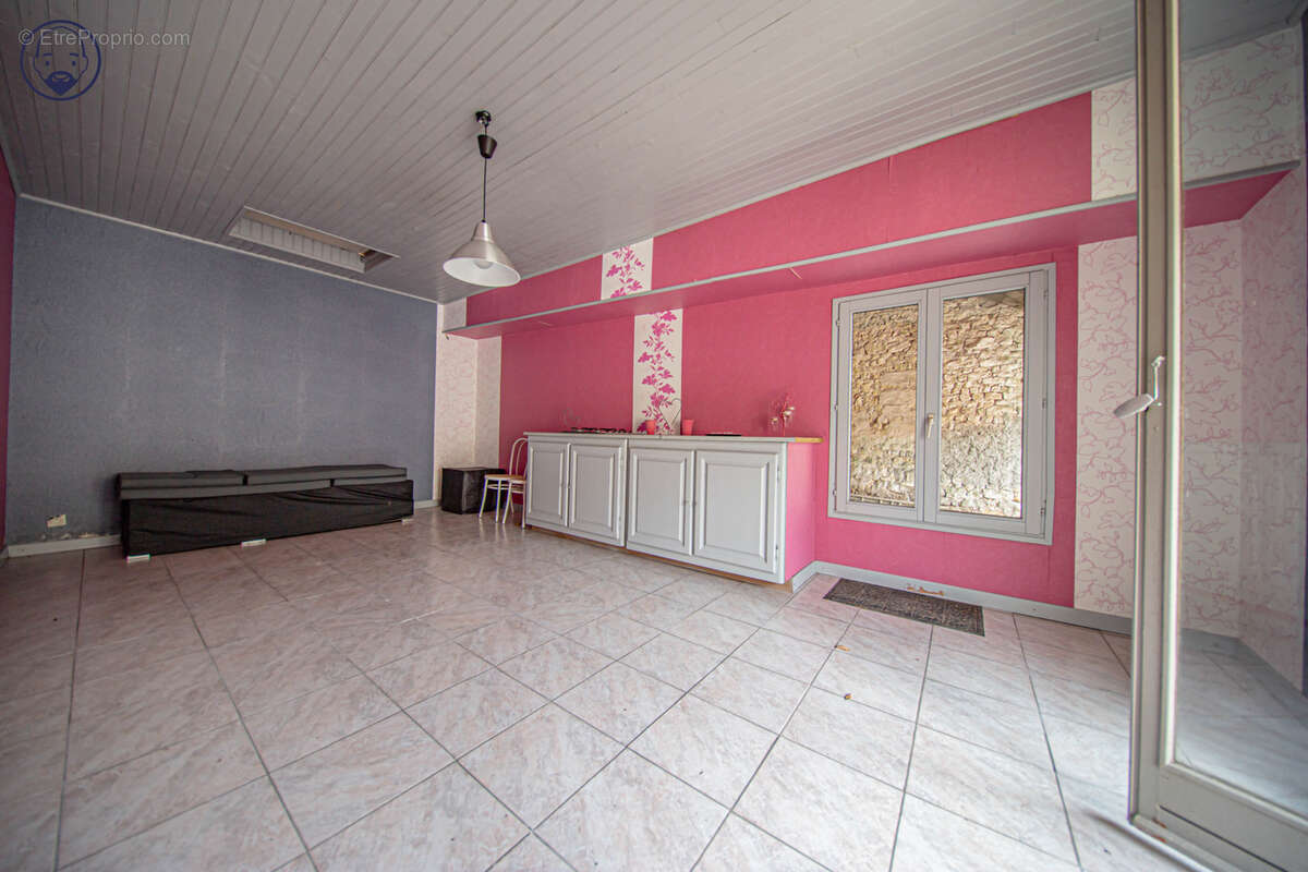Maison à VELAINES