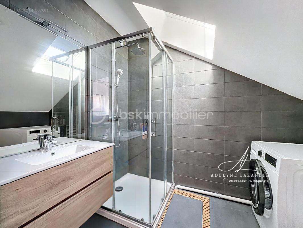 Appartement à POISY