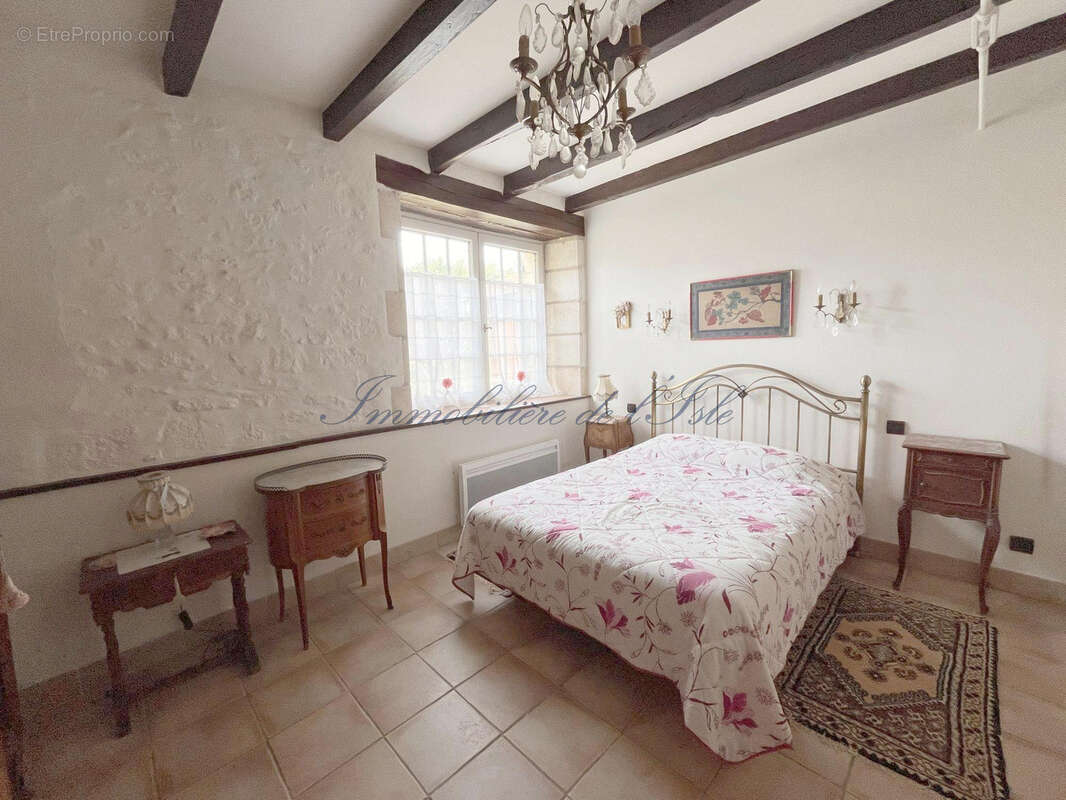 Maison à PAUSSAC-ET-SAINT-VIVIEN