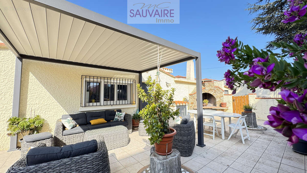 Maison à SAINT-LAURENT-DE-LA-SALANQUE