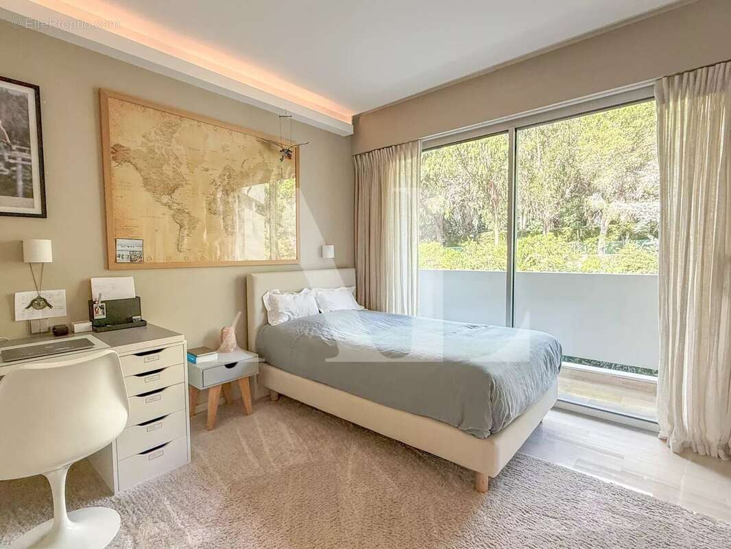 Appartement à VALLAURIS