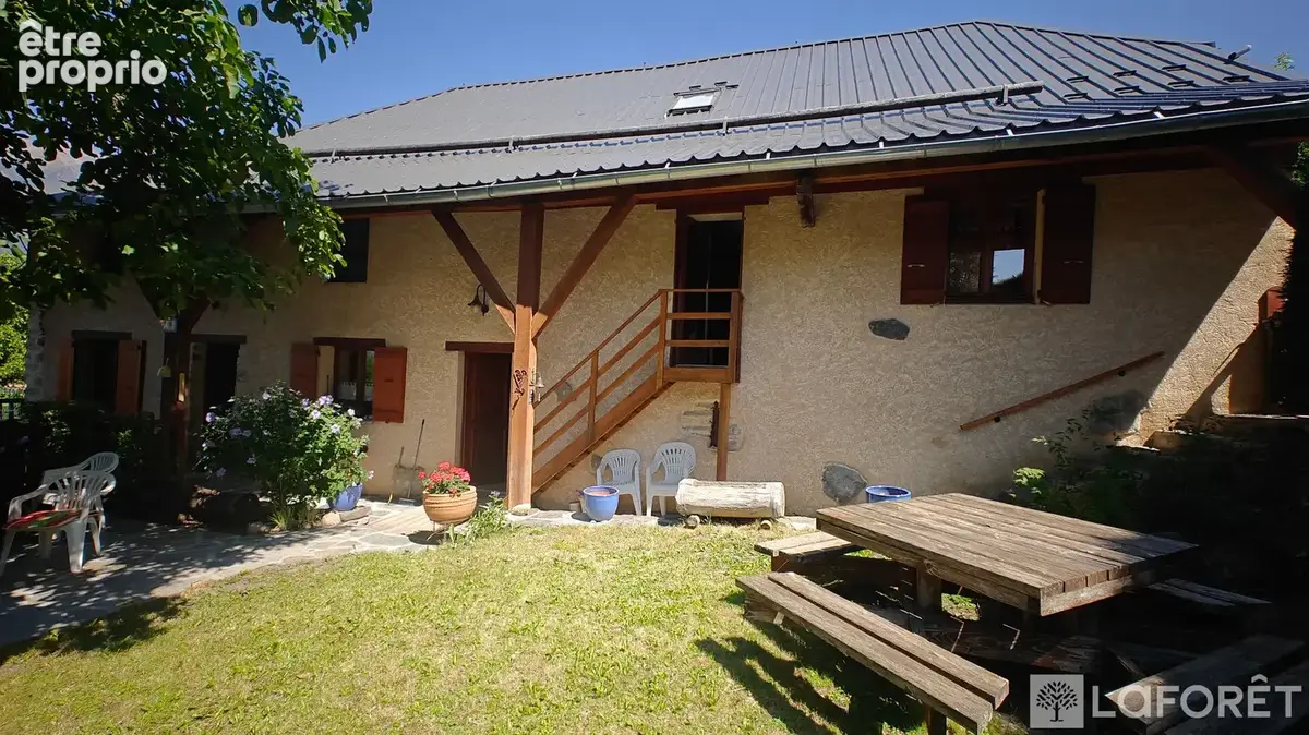 ** maison type 11 - proche embrun -11 pièces - photo 2