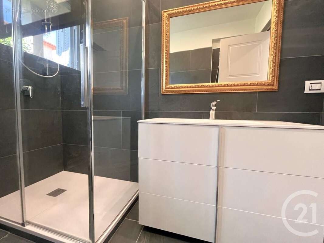 Appartement à ROQUEBRUNE-CAP-MARTIN