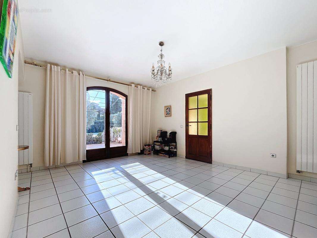 Maison à JONQUERETTES