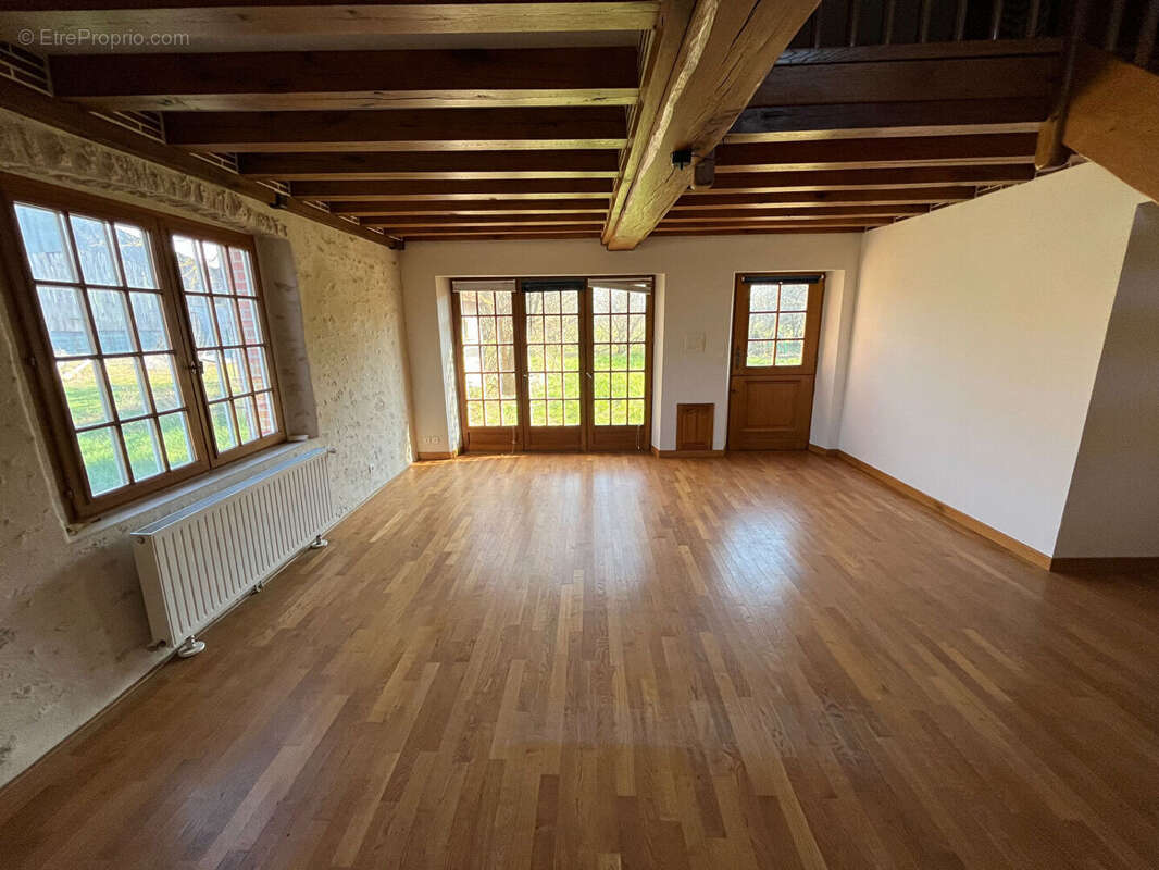 Maison à CHEVILLON-SUR-HUILLARD