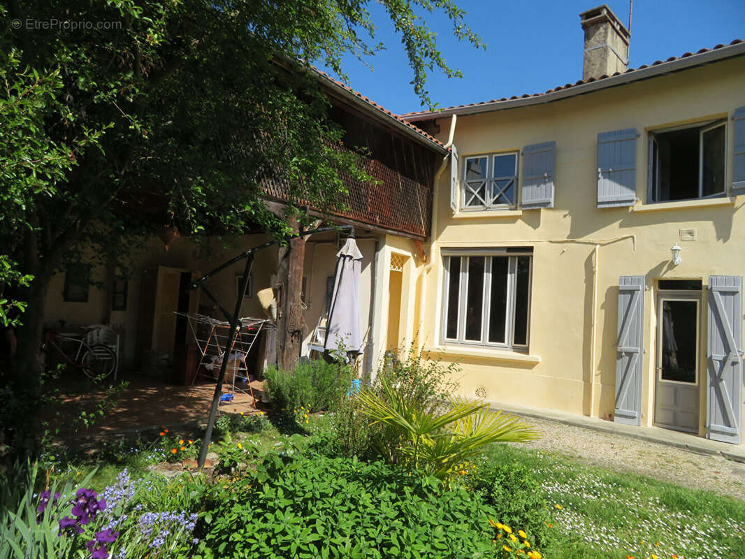 Maison à VIC-EN-BIGORRE