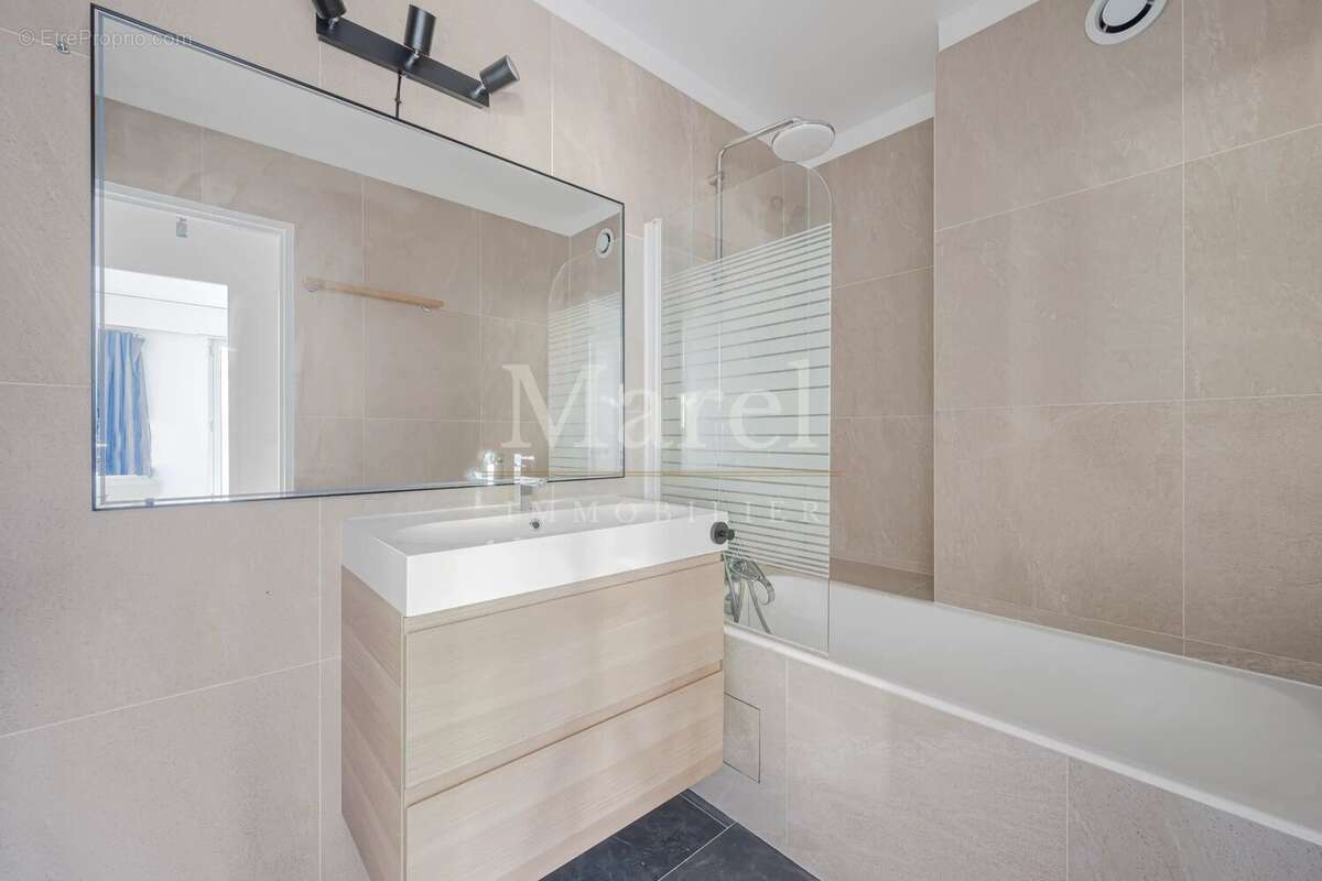 Appartement à COURBEVOIE