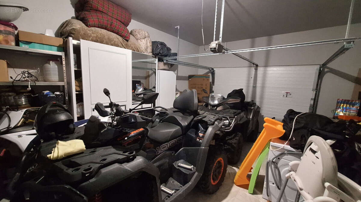 Maison à LES MARTRES-DE-VEYRE