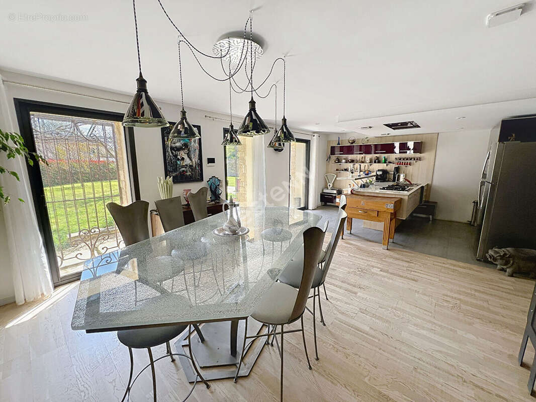 Un bien unique au coeur de Cucuron ? 200 m², 4 suites, grand jardin - photo 8