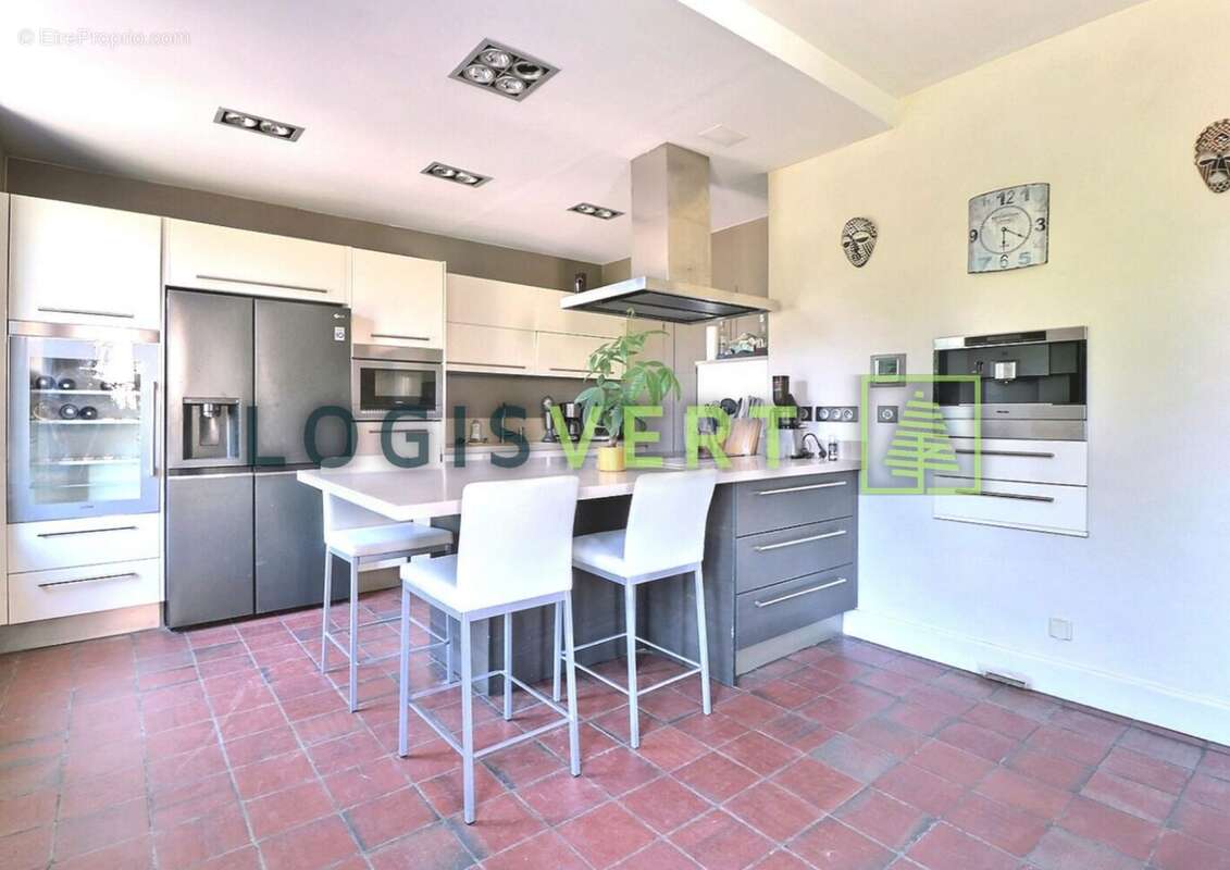 Maison 351 m² à Saint-Germain-Les-Arpajon  - photo 7