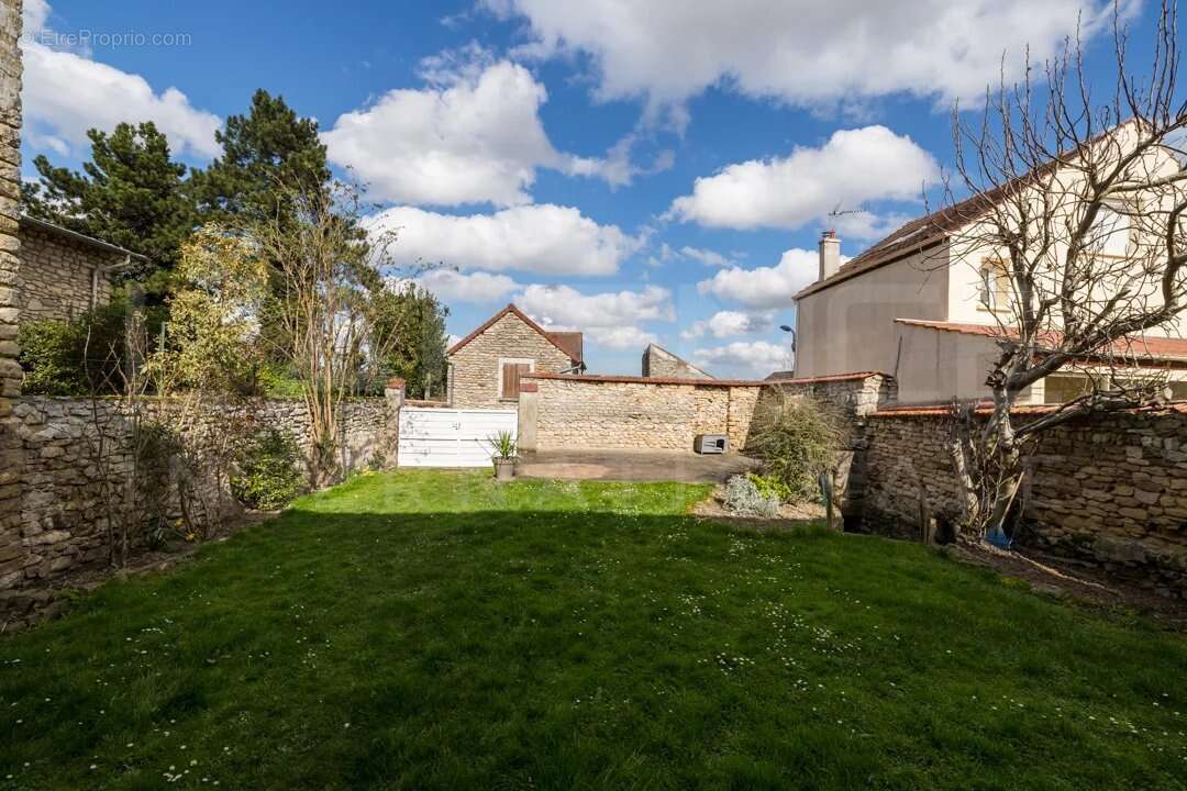 Maison à BOUAFLE